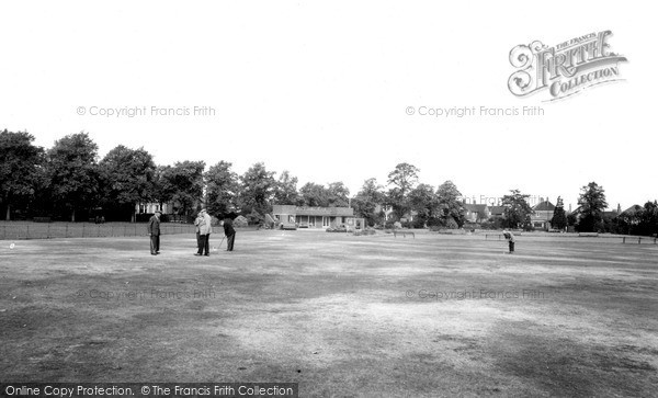 Photo of Kettering, Putting Green, Pleasure Park c.1960