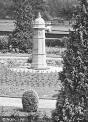 The Memorial, Wicksteed Park c.1955, Kettering