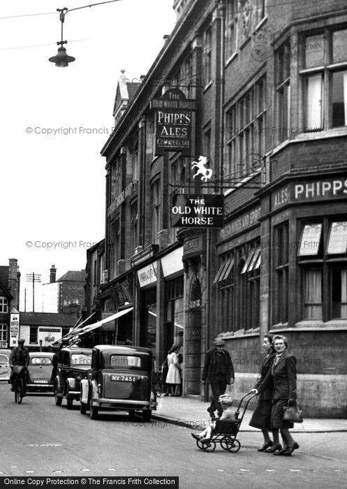 Photo of Kettering, The Old White Horse, High Street c.1950