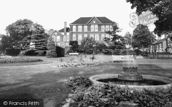 Town Hall And Gardens c.1965, Kettering