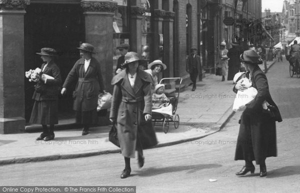 Photo of Kettering, Women  1922