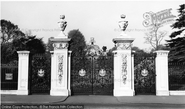 Photo of Kew, Entrance To The Gardens c.1960