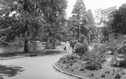 Gardens c.1960, Kew