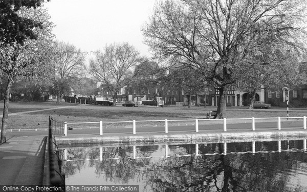 Photo of Kew, Green, The Pond c.1960