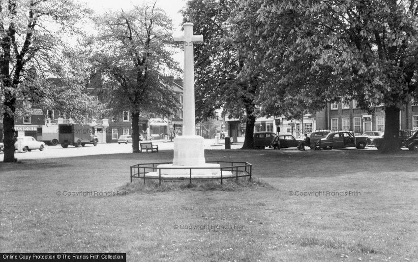 Kew, the War Memorial c1960