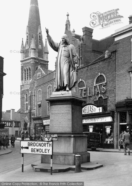 Photo of Kidderminster, Baxter Statue c.1955