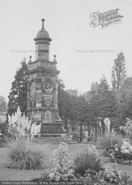 Photo of Kidderminster, Brinton Park Memorial c.1955