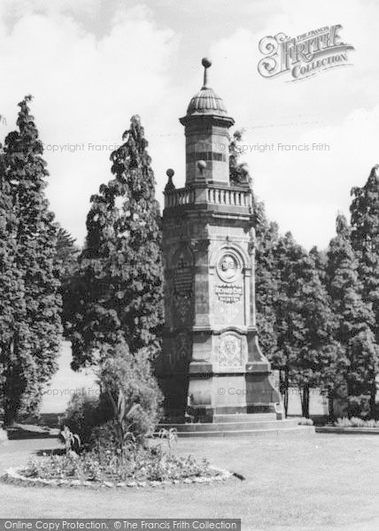 Photo of Kidderminster, Brinton Park Memorial c.1960