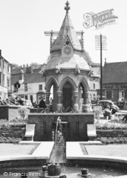 Coronation Gardens Fountain c.1960, Kidderminster