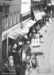 People In Vicar Street c.1959, Kidderminster