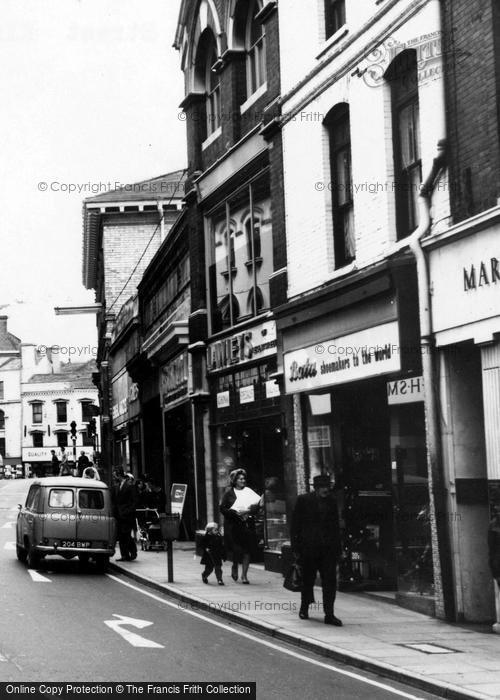 Photo of Kidderminster, Shoppers On Vicar Street c.1970