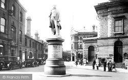 Sir Rowland Hill Statue 1931, Kidderminster