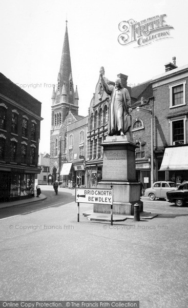 Photo of Kidderminster, The Baxter Memorial c.1960