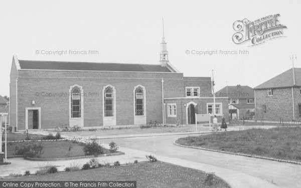 Photo of Kidlington, St John's Church, Garden City c.1960