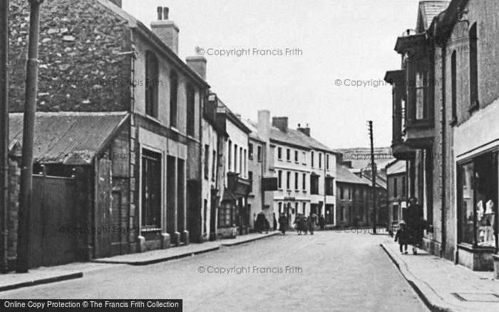 Photo of Kidwelly, Causeway Street c.1955