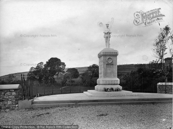Photo of Kidwelly, War Memorial 1925