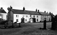 Kilkhampton, Memorial and Street c1933
