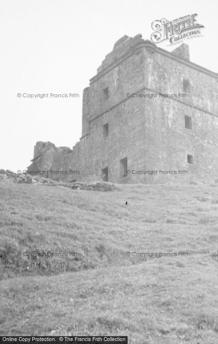 Photo of Kilmartin, Carnasserie Castle 1960