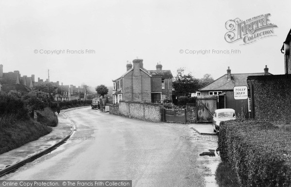 Photo of Kimpton, High Street c.1960