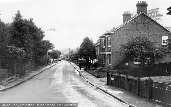 Photo of Kimpton, High Street c.1960