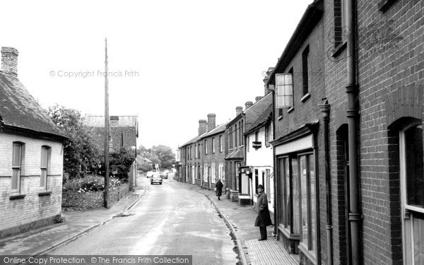 Photo of Kimpton, High Street c.1965