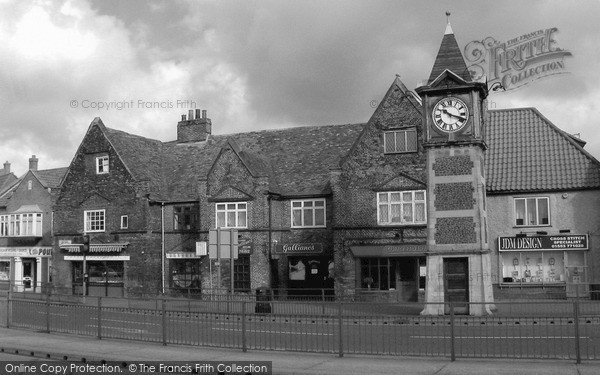 Photo of King's Lynn, Gaywood, War Memorial Clock 2004