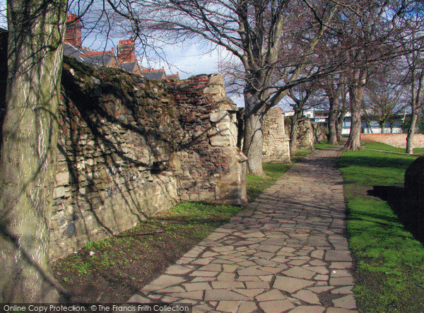 Photo of King's Lynn, Old Town Wall, Kettlewell Lane 2004