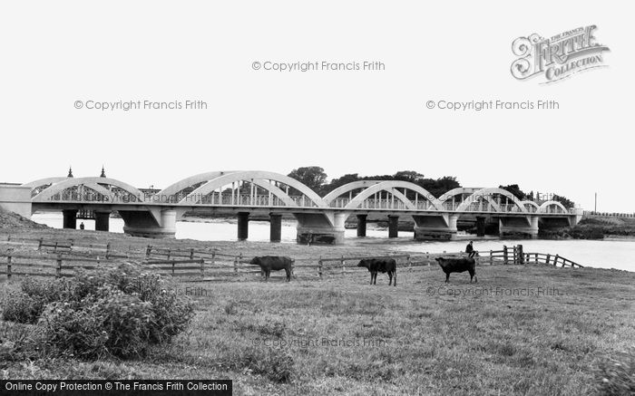 Photo of King's Lynn, River Bridge 1925
