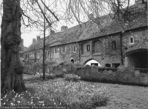 Photo of King's Lynn, St Margaret's, Priory Range 2004