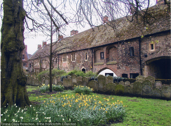 Photo of King's Lynn, St Margaret's, Priory Range 2004