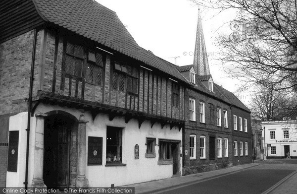 Photo of King's Lynn, St Nicholas' Street, Tudor Rose Hotel 2004