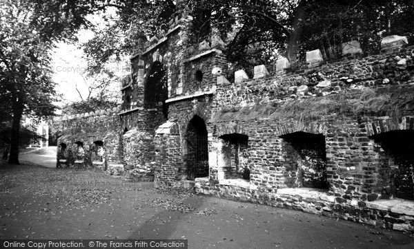 Photo of King's Lynn, The Archway, Broad Walk c.1965