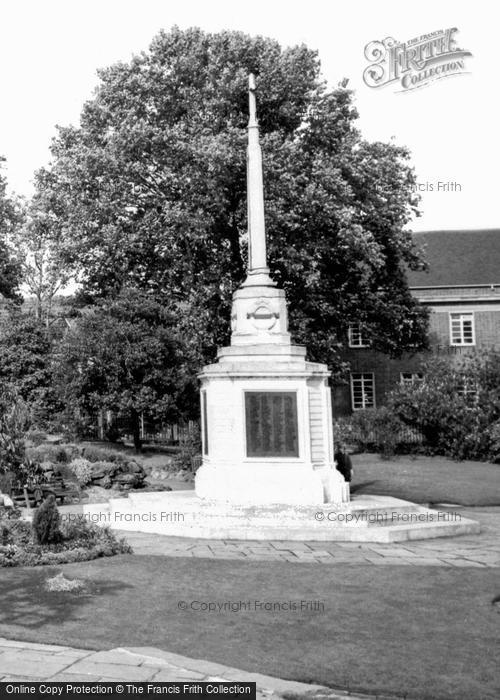 Photo of King's Lynn, The Memorial c.1965