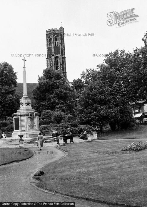Photo of King's Lynn, War Memorial And Greyfriars Tower 1952