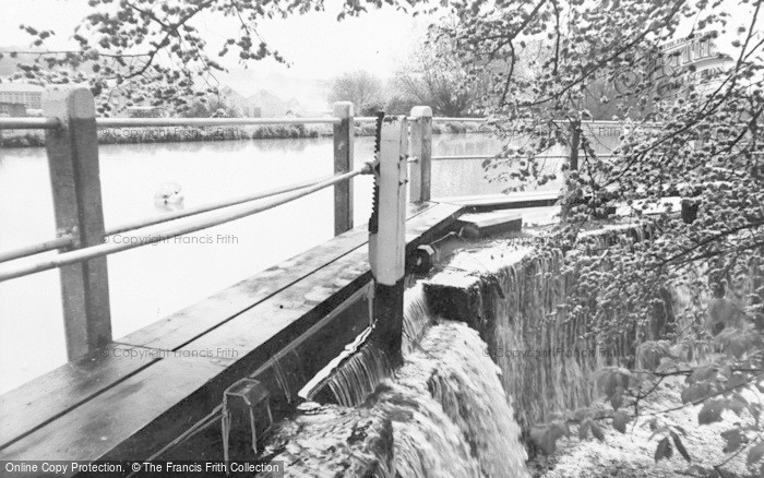 Photo of Kings Langley, Grand Union Canal, The Weir c.1960
