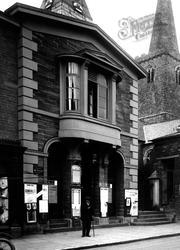 The Town Hall 1924, Kingsbridge