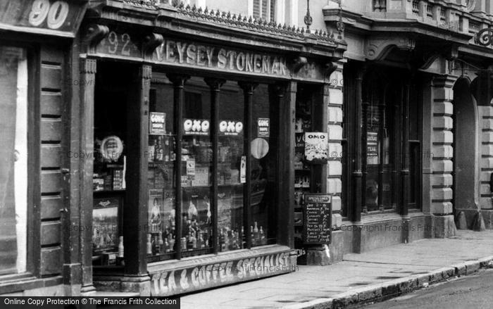 Photo of Kingsbridge, Veysey Stoneman Grocer, Fore Street 1918