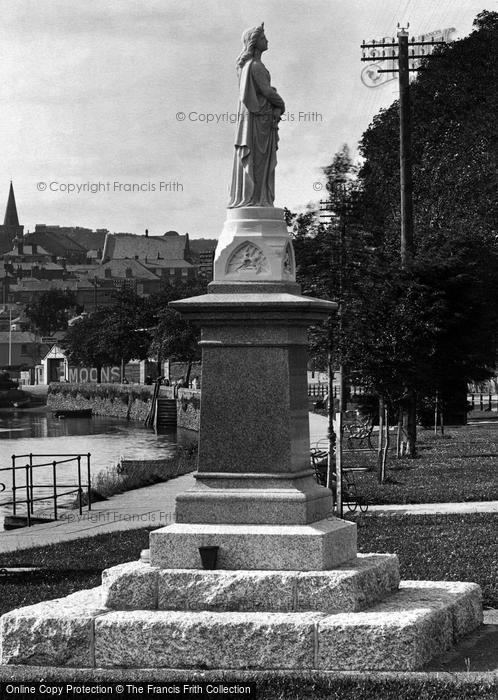 Photo of Kingsbridge, War Memorial 1925