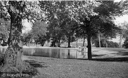 Barn Hill Pond c.1950, Kingsbury