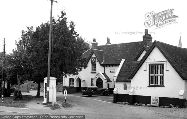 Photo of Kingsclere, The Crown c.1955