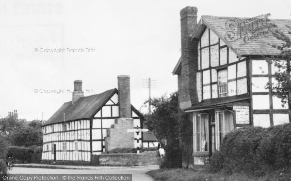 Photo of Kingsland, Old Houses c.1955