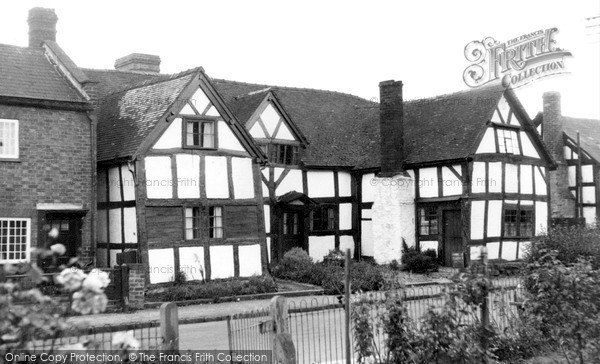 Photo of Kingsland, Old Houses c.1955