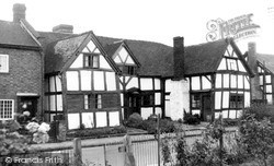Old Houses c.1955, Kingsland