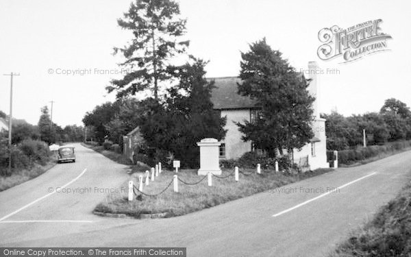 Photo of Kingsland, The Battle Monument And Three Horse Shoes c.1955