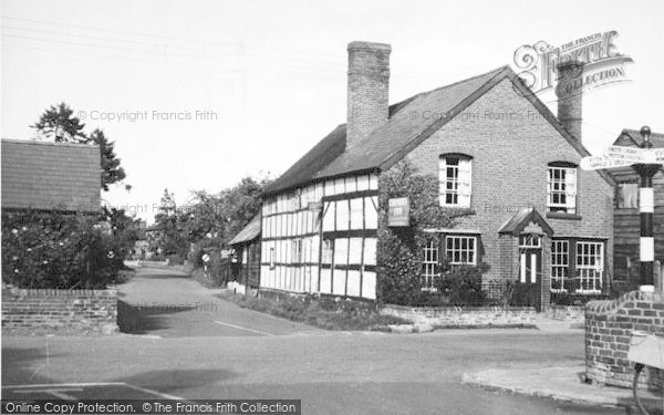 Photo of Kingsland, The Village c.1955
