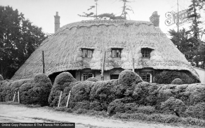Photo of Kingston Lisle, Thatched Cottage 1950