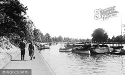 Kingston Upon Thames, Riverside Promenade 1951, Kingston Upon Thames