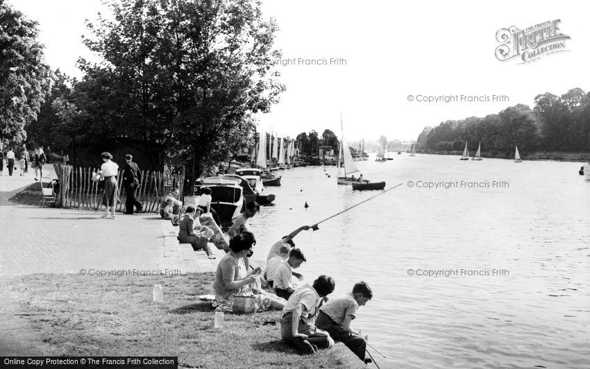 Kingston upon Thames, the Thames c1955