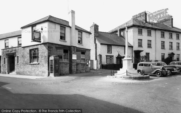 Photo of Kington, Swan Hotel And The Memorial c.1965