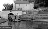 Kinver, Boat entering Hyde Lock 1969